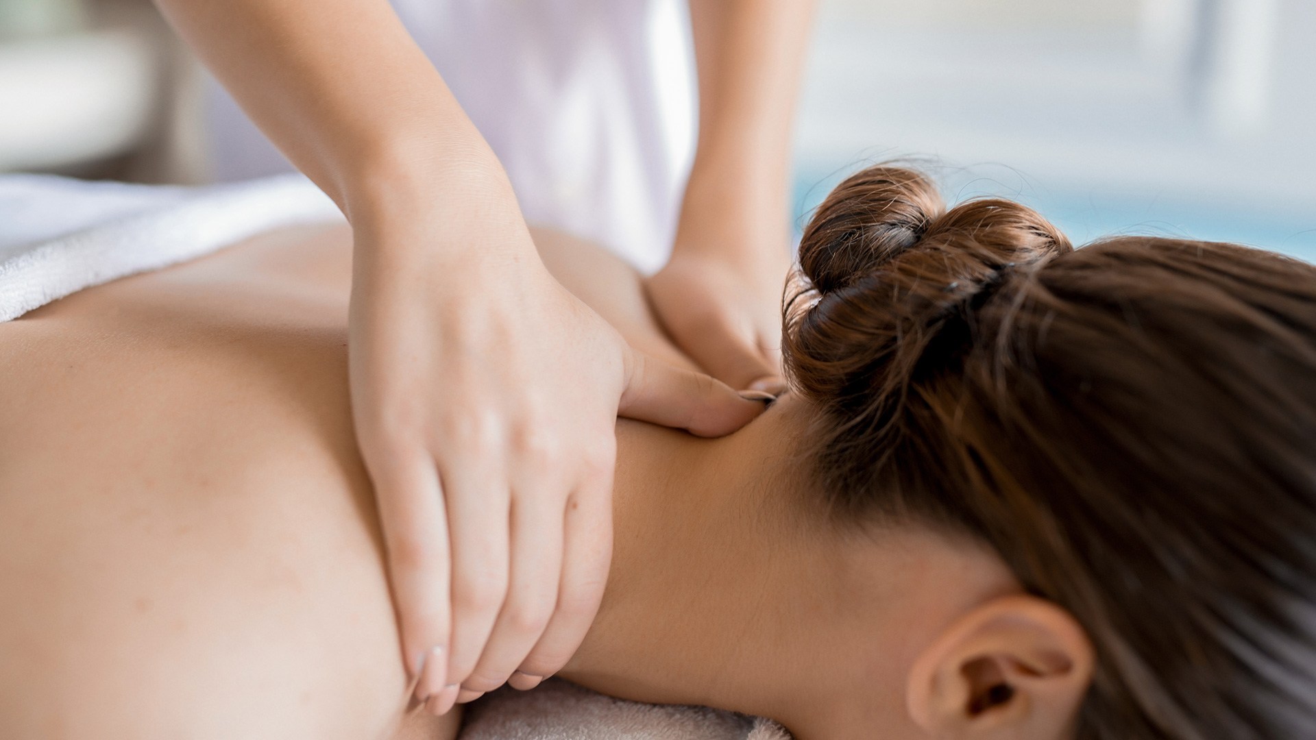 Nackenschmerzen mit Massagen lösen
