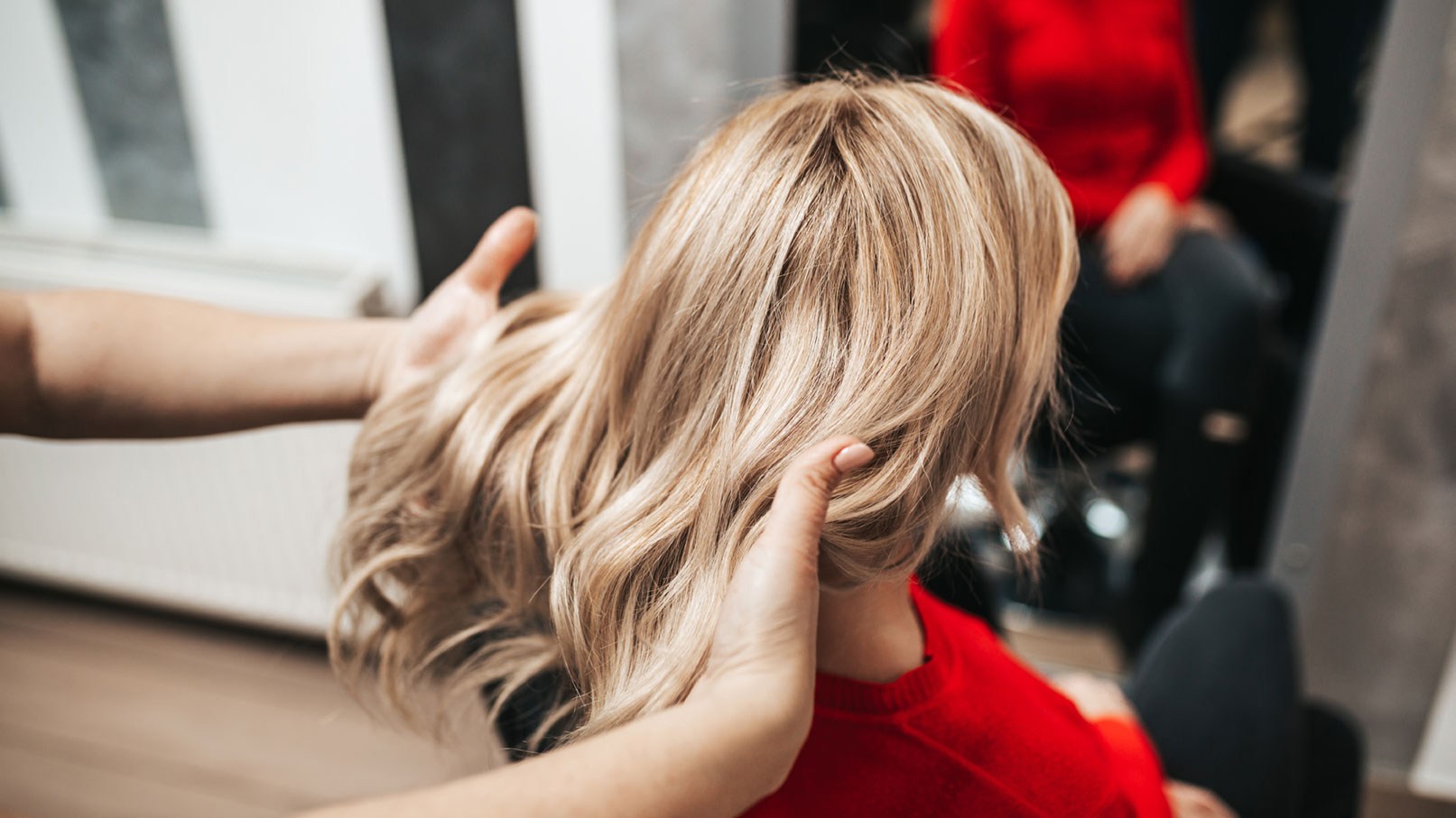 Haare blondieren – optimales Ergebnis beim Friseur 